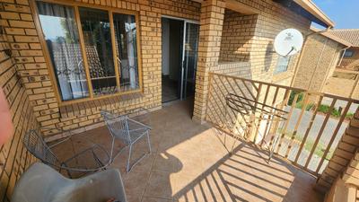 Apartment / Flat For Sale in Magalieskruin, Pretoria